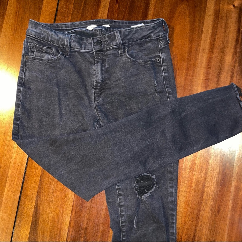 Old Navy Distressed Skinny Jeans! Womens Jeans! Rockstar